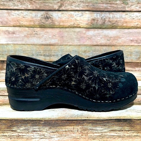 SANITA Shoes Suede Leather Professional Clogs Floral Black Gold Size 38  7.5 - Picture 2 of 8